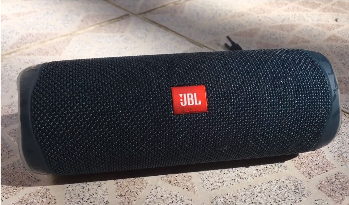 Test de la JBL Flip 5 : une enceinte portable avec un beau rapport taille /  basses - CNET France