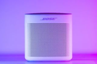 Bowers & Wilkins T7 : l’enceinte à structure alvéolaire