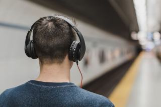 Sony MDR-100ABN h.ear on : la réduction de bruit colorée